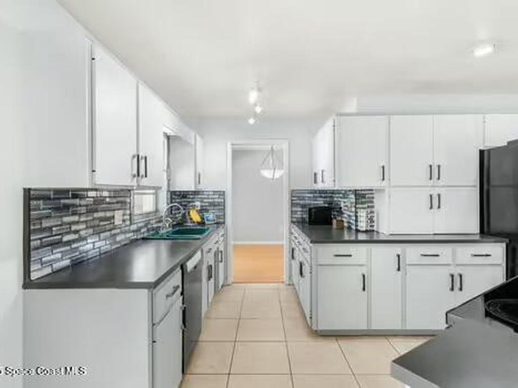 933 Waialae Circle, Palm Bay, FL 32905