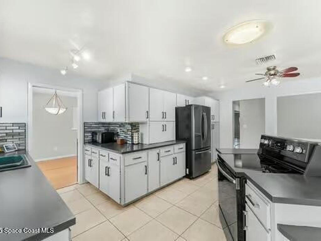 933 Waialae Circle, Palm Bay, FL 32905