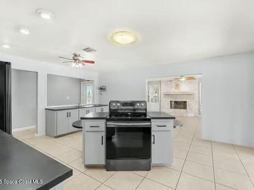 933 Waialae Circle, Palm Bay, FL 32905