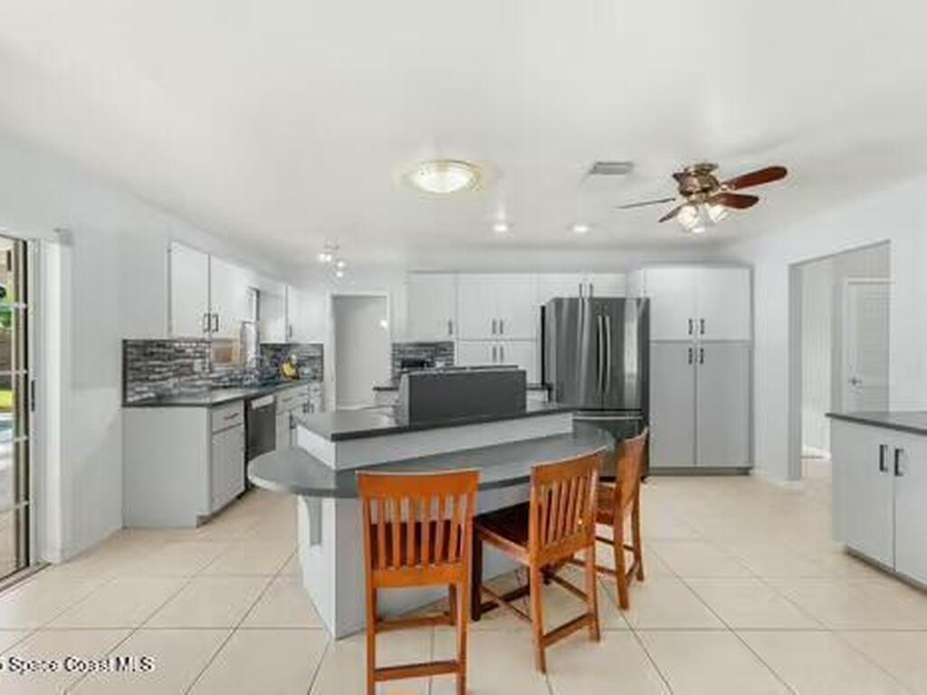 933 Waialae Circle, Palm Bay, FL 32905