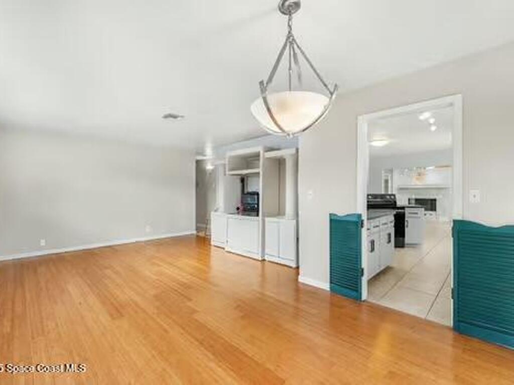 933 Waialae Circle, Palm Bay, FL 32905