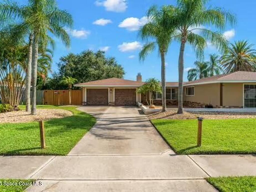 933 Waialae Circle, Palm Bay, FL 32905