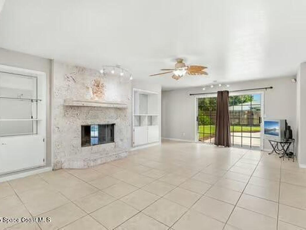 933 Waialae Circle, Palm Bay, FL 32905