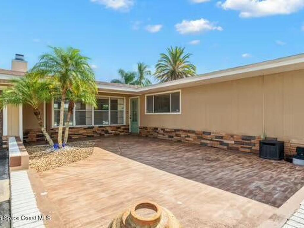 933 Waialae Circle, Palm Bay, FL 32905