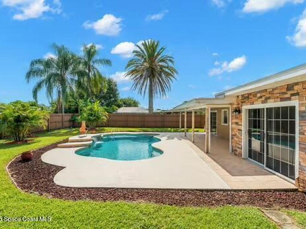 933 Waialae Circle, Palm Bay, FL 32905