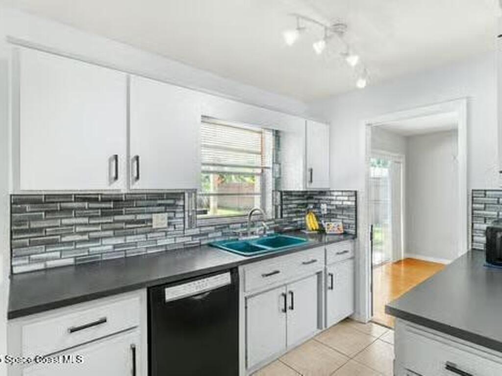 933 Waialae Circle, Palm Bay, FL 32905