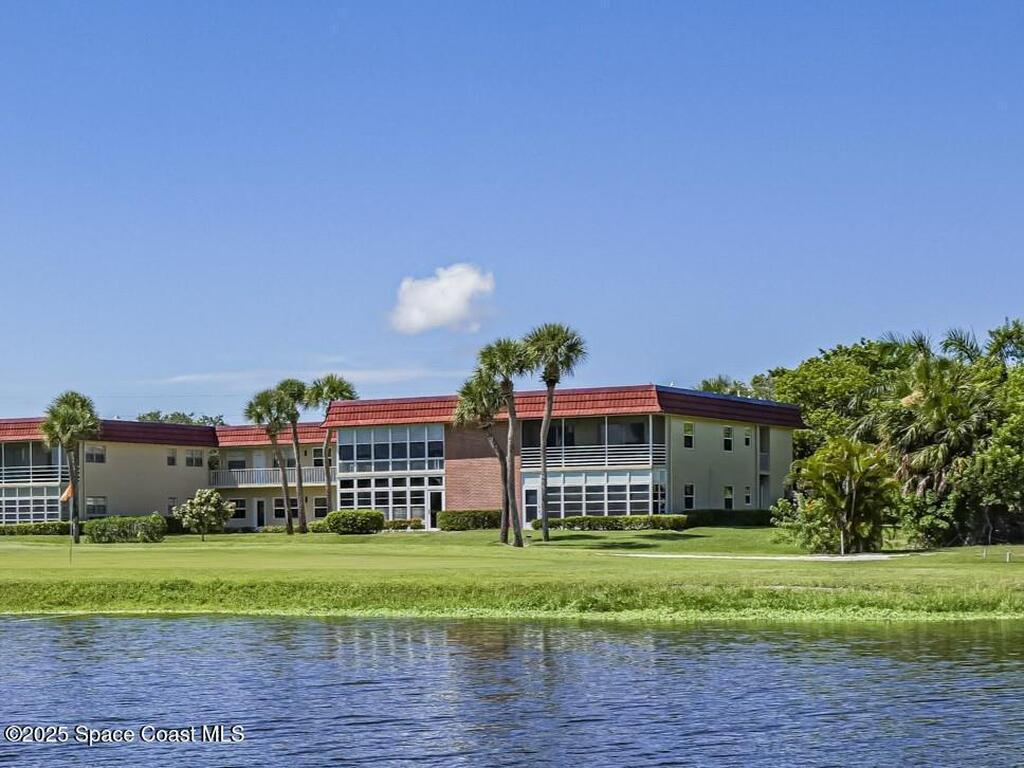 111 Springlake Court, Vero Beach, FL 32962