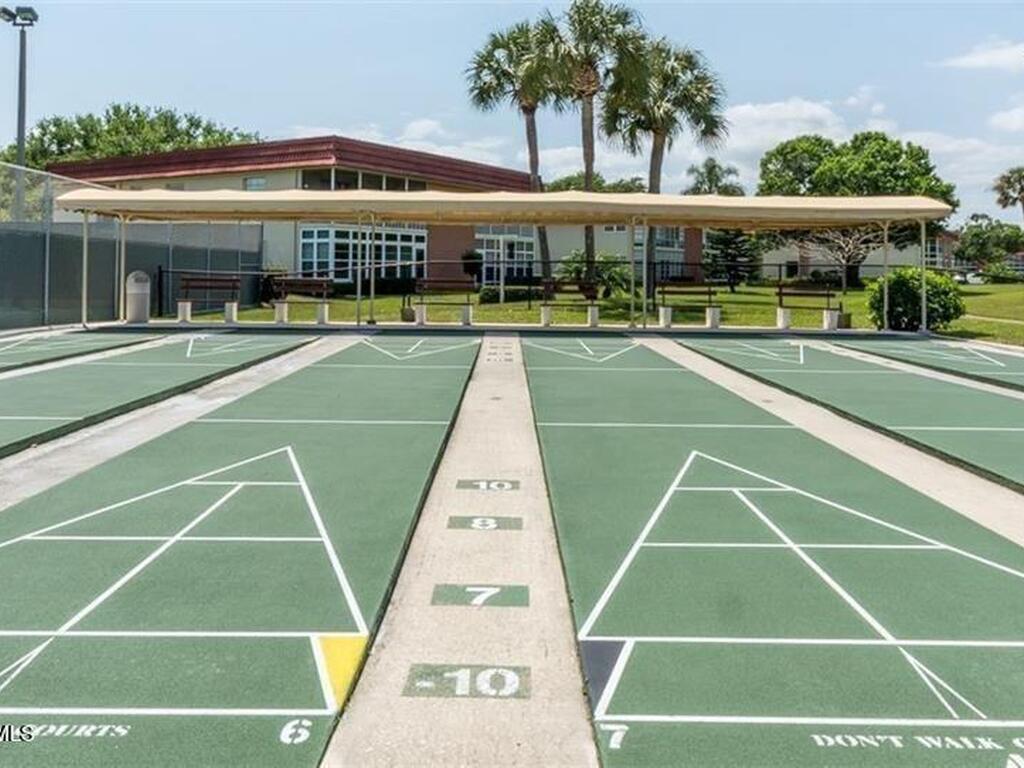 111 Springlake Court, Vero Beach, FL 32962