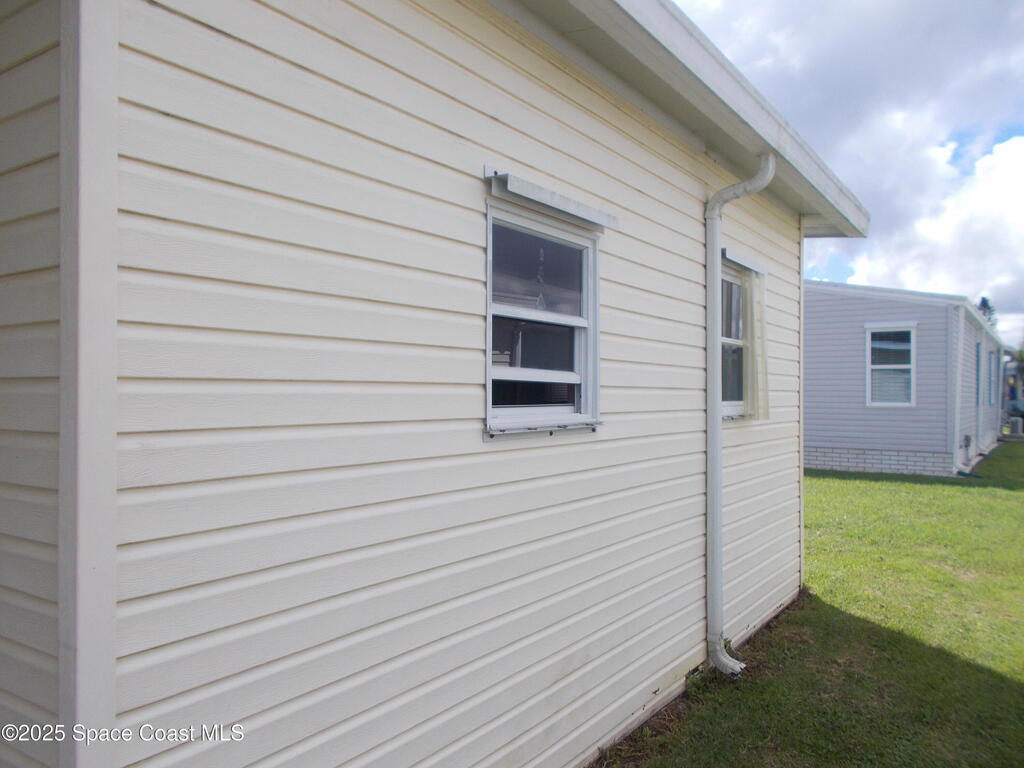 209 Kiwi Drive, Barefoot Bay, FL 32976