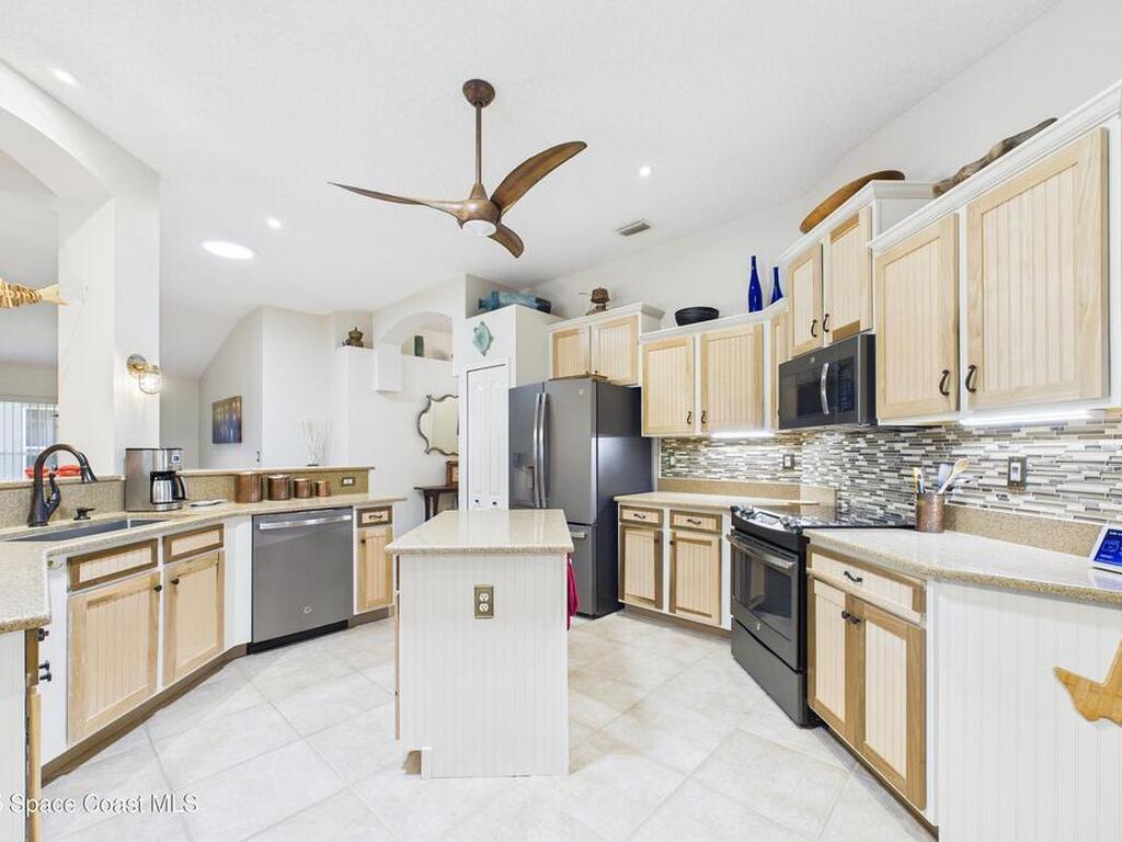 946 Shaw Circle, Melbourne, FL 32940