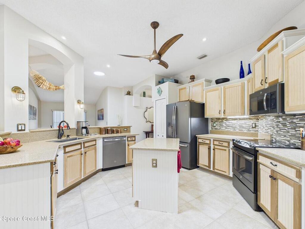 946 Shaw Circle, Melbourne, FL 32940