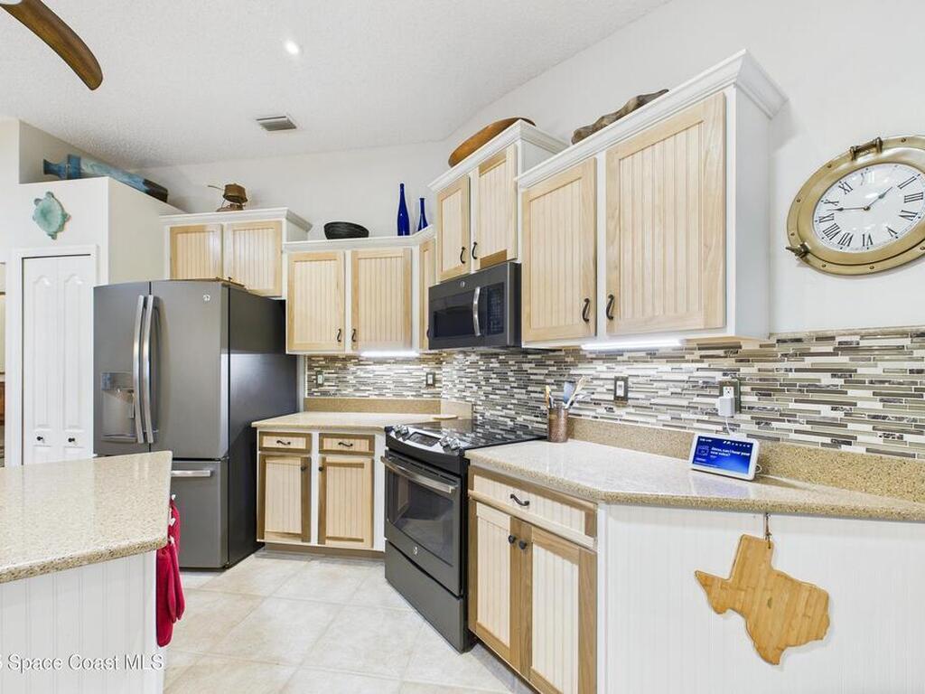 946 Shaw Circle, Melbourne, FL 32940