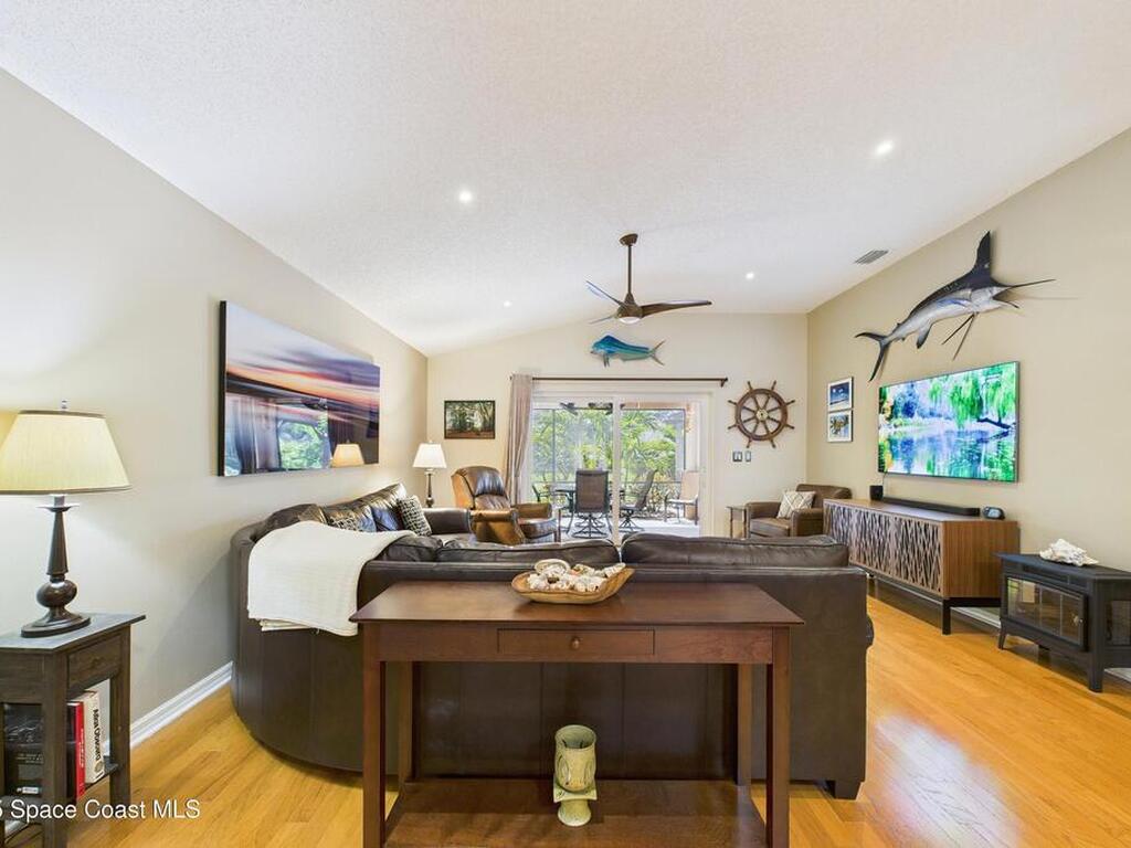 946 Shaw Circle, Melbourne, FL 32940