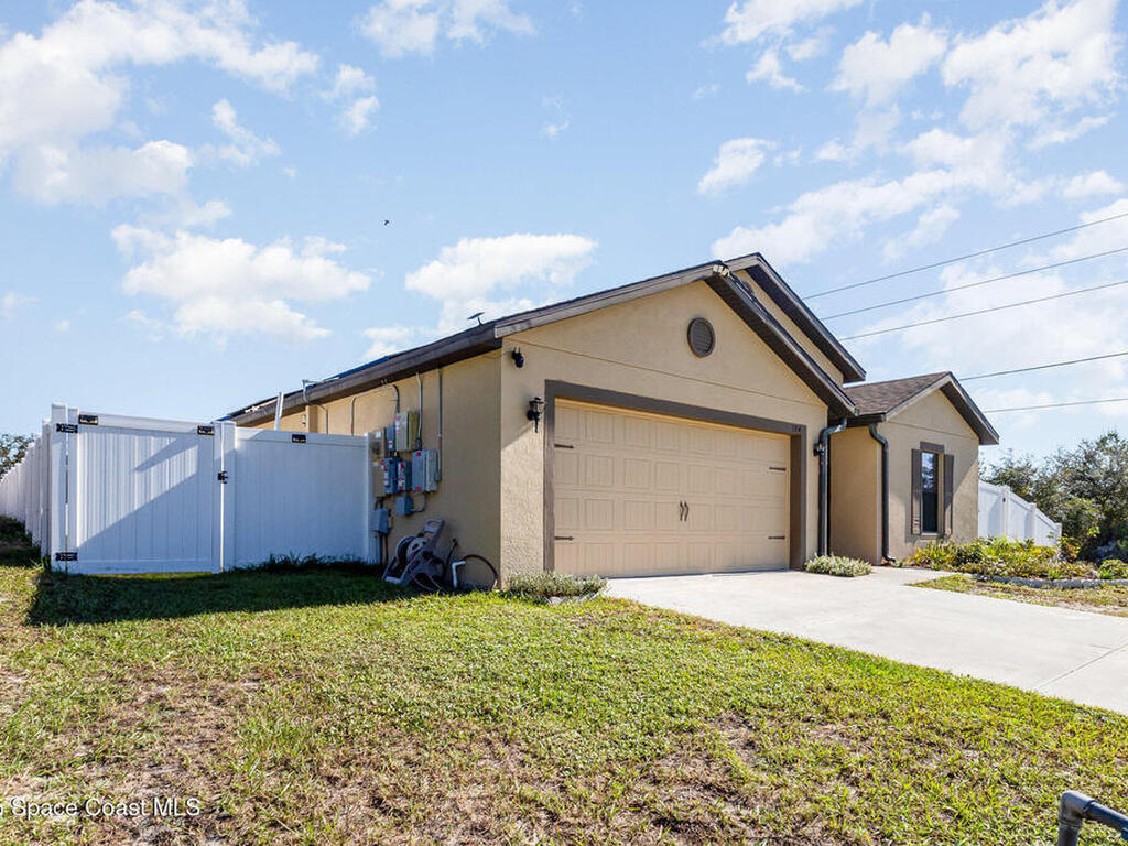 104 Jasmine Circle, Poinciana, FL 34759