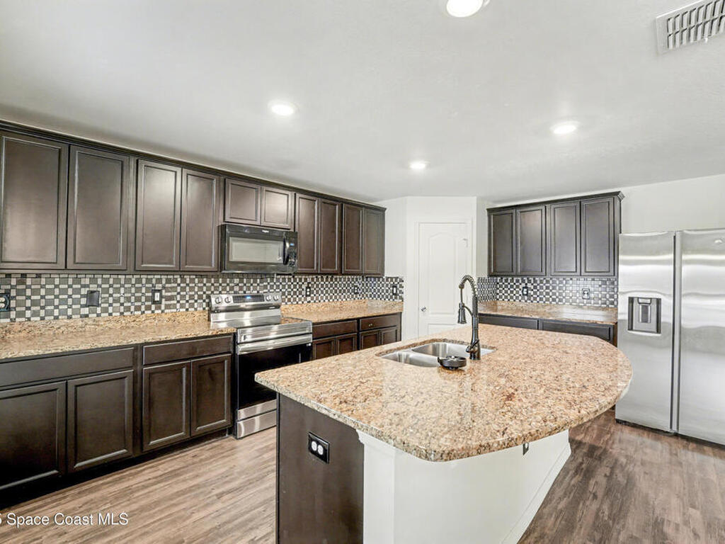 104 Jasmine Circle, Poinciana, FL 34759