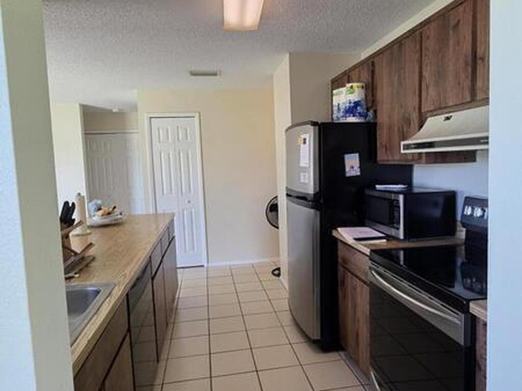 2070 SE Waverly Avenue, Palm Bay, FL 32909