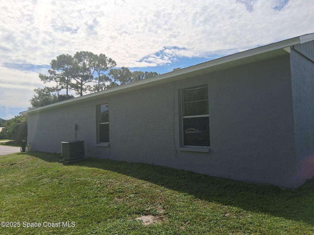 2070 SE Waverly Avenue, Palm Bay, FL 32909