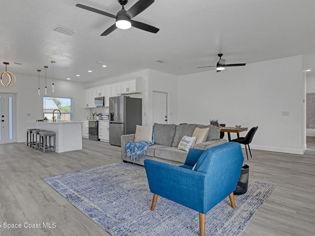 660 Yardley Street, Palm Bay, FL 32908