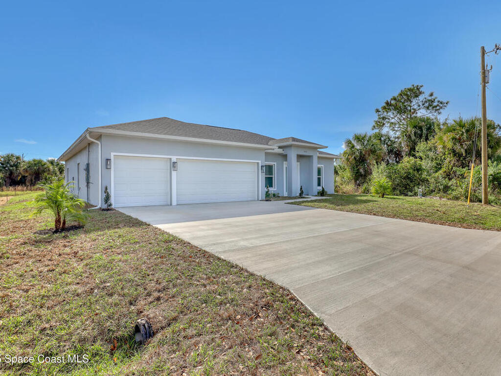 660 Yardley Street, Palm Bay, FL 32908