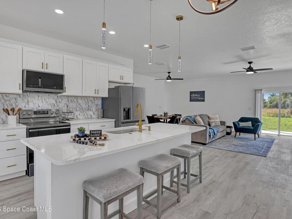 660 Yardley Street, Palm Bay, FL 32908