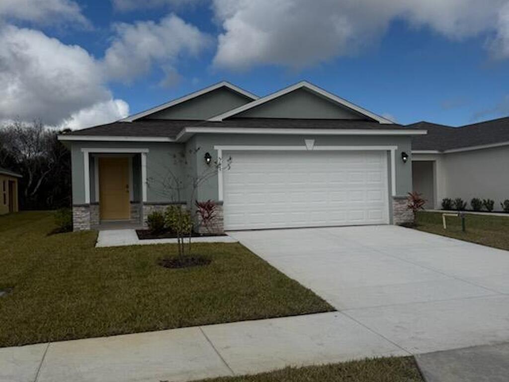561 SW Richmond Circle, Palm Bay, FL 32908
