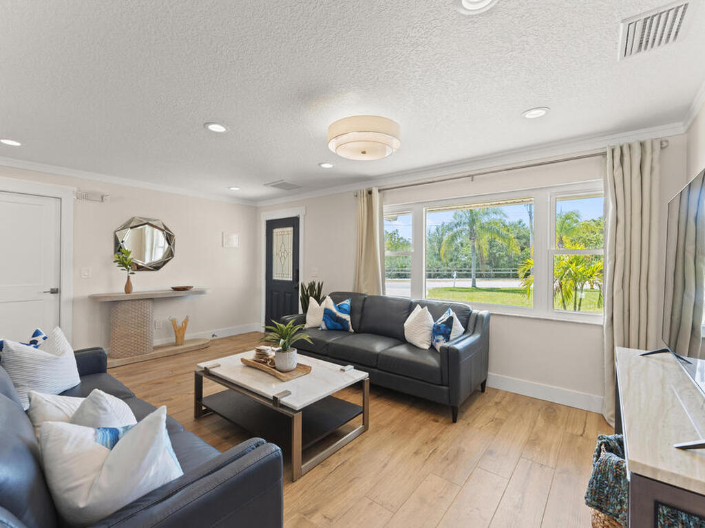 931 S Fourth Street, Cocoa Beach, FL 32931