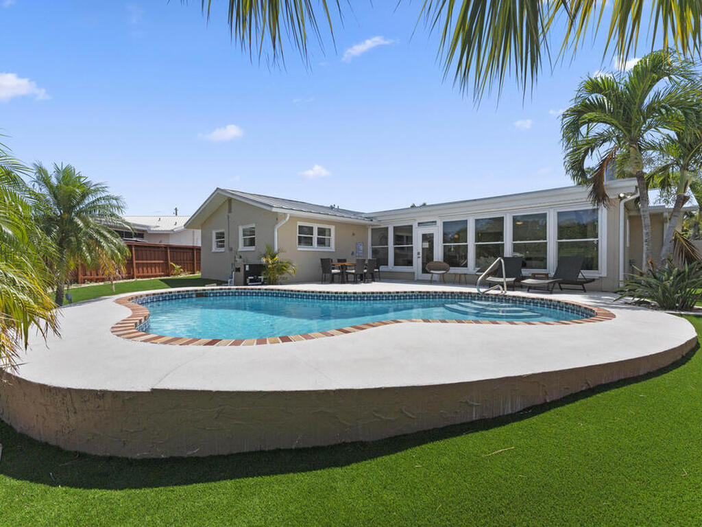 931 S Fourth Street, Cocoa Beach, FL 32931