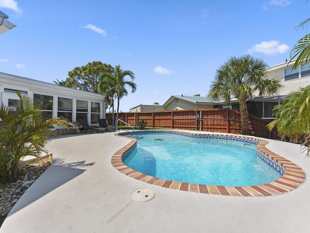 931 S Fourth Street, Cocoa Beach, FL 32931