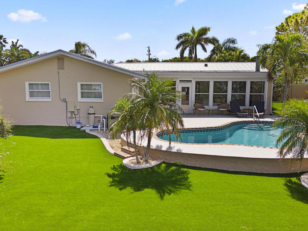 931 S Fourth Street, Cocoa Beach, FL 32931