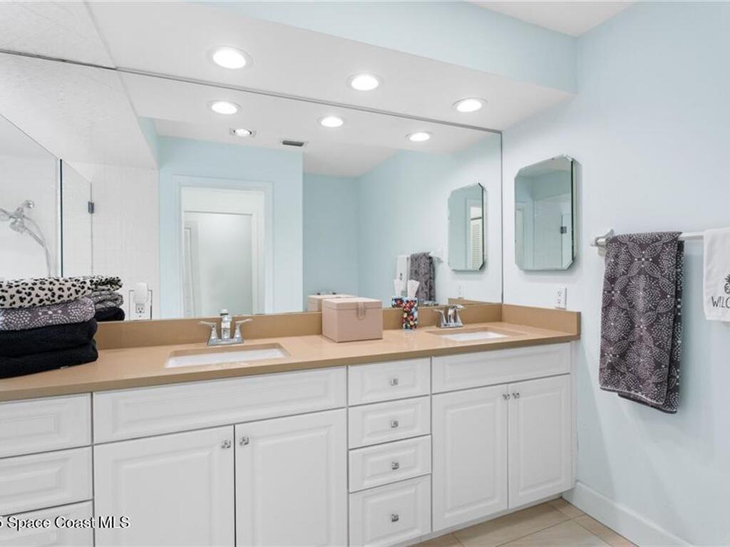 110 Prestwick Circle, Vero Beach, FL 32967