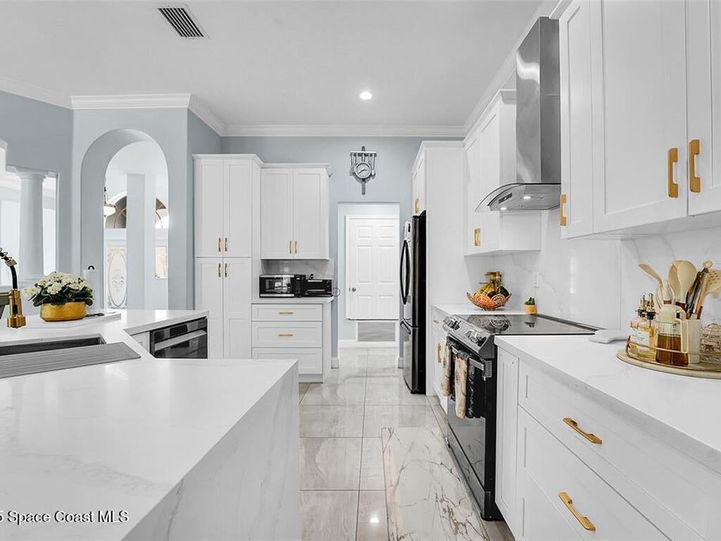 6107 NW Gause Avenue, Port St. Lucie, FL 34986