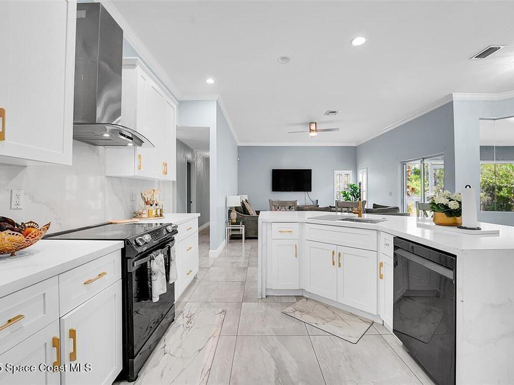 6107 NW Gause Avenue, Port St. Lucie, FL 34986