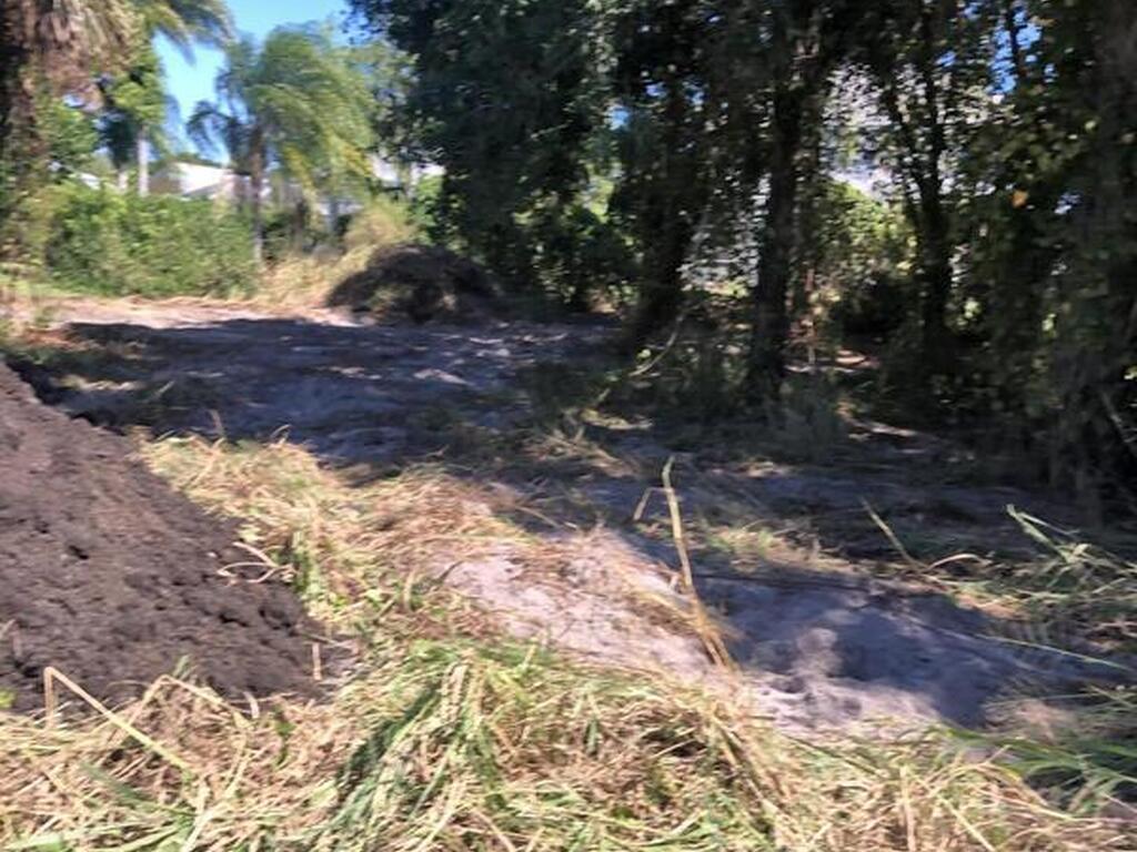 4 Oak Street, Micco, FL 32976