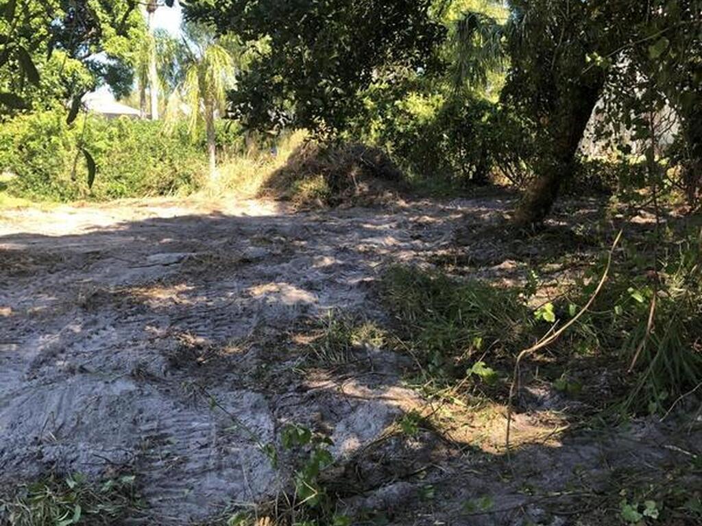 4 Oak Street, Micco, FL 32976