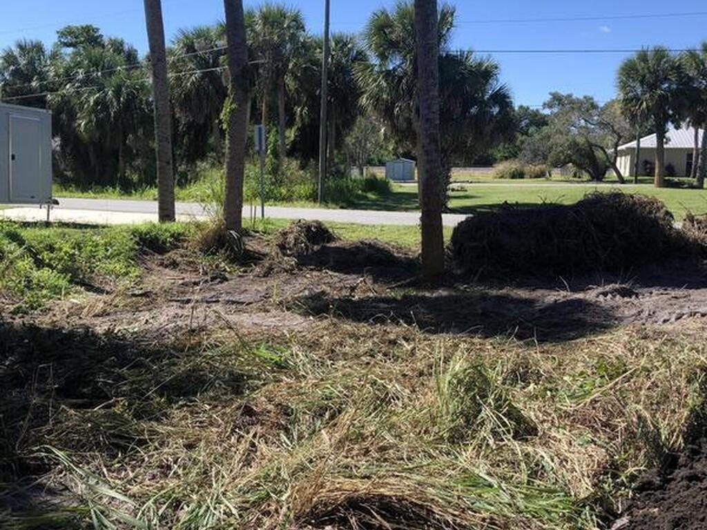 4 Oak Street, Micco, FL 32976