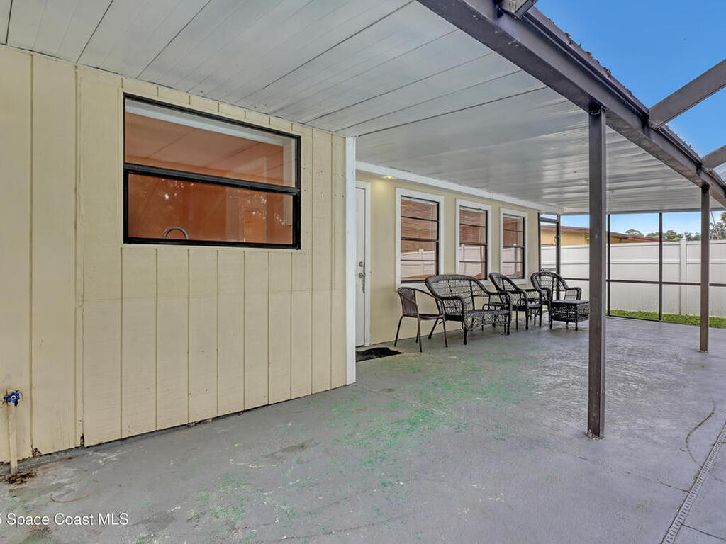 1915 47th Avenue, Vero Beach, FL 32966