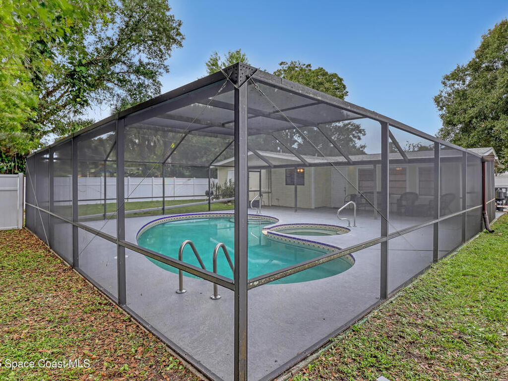 1915 47th Avenue, Vero Beach, FL 32966