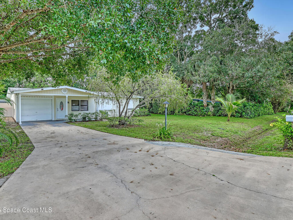 1915 47th Avenue, Vero Beach, FL 32966