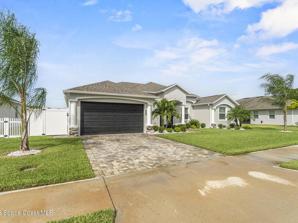 1085 Captiva Island Circle, Palm Bay, FL 32908