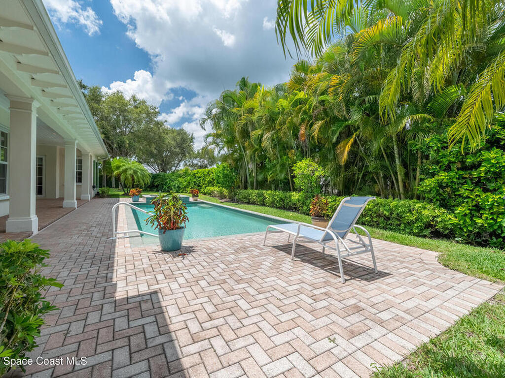 409 S Palm Island Circle, Indian River Shores, FL 32963