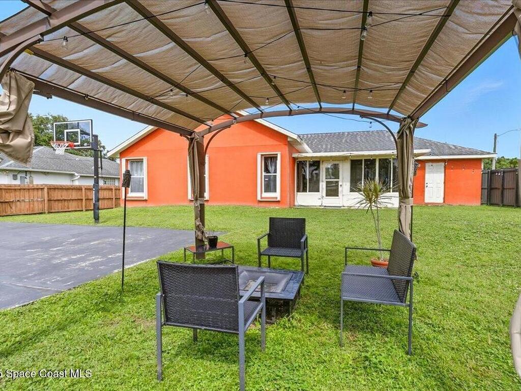 302 Arapahoe Lane, Palm Bay, FL 32907