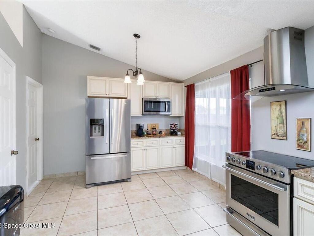 302 Arapahoe Lane, Palm Bay, FL 32907