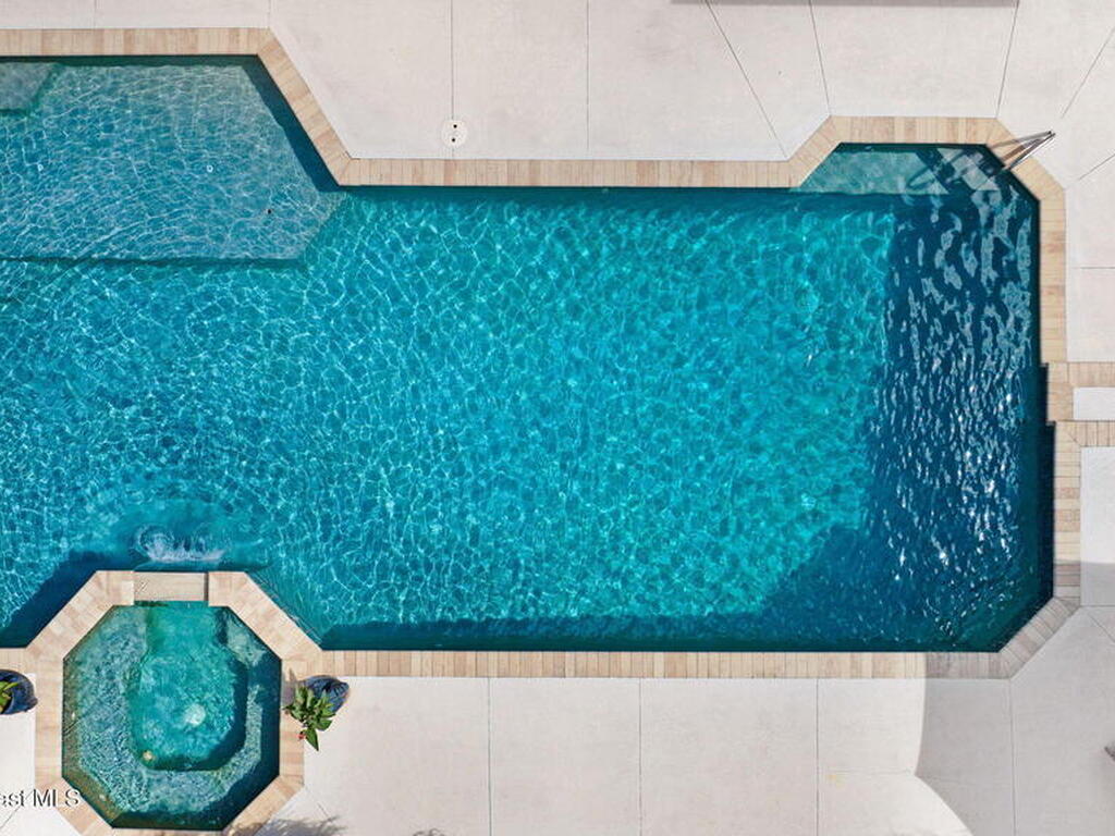 2735 S Courtenay Parkway, Merritt Island, FL 32952