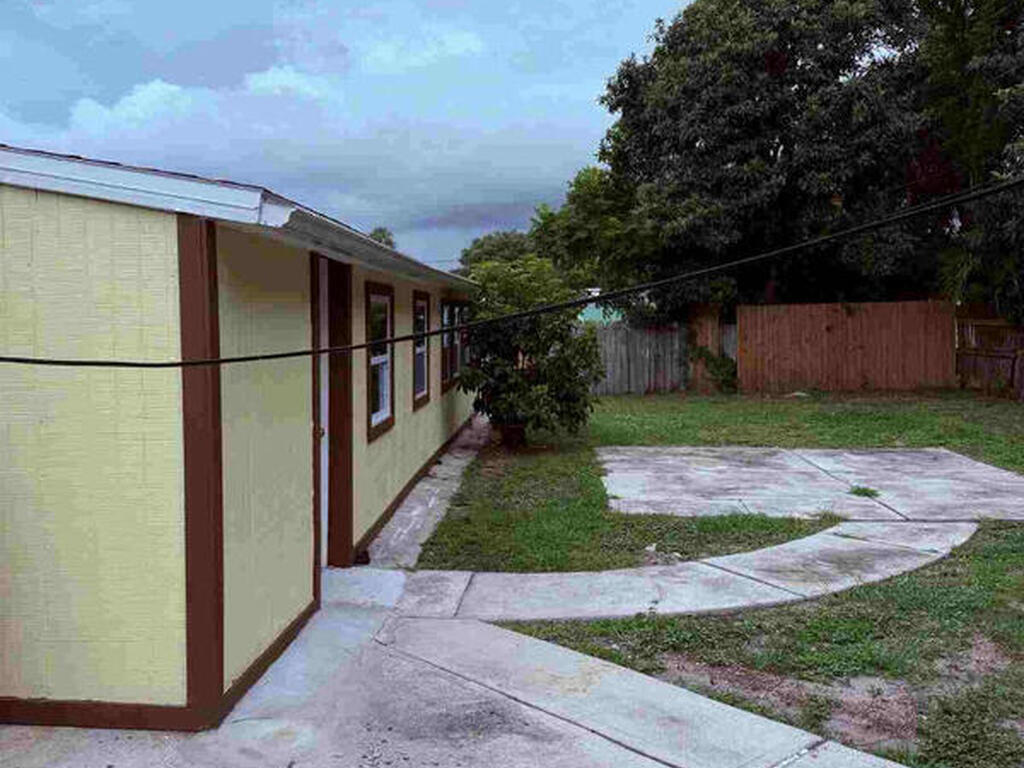 977 Poinsetta Street, Cocoa, FL 32927