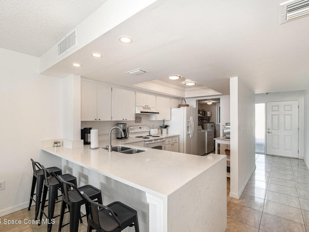 2515 S Atlantic Avenue, Cocoa Beach, FL 32931