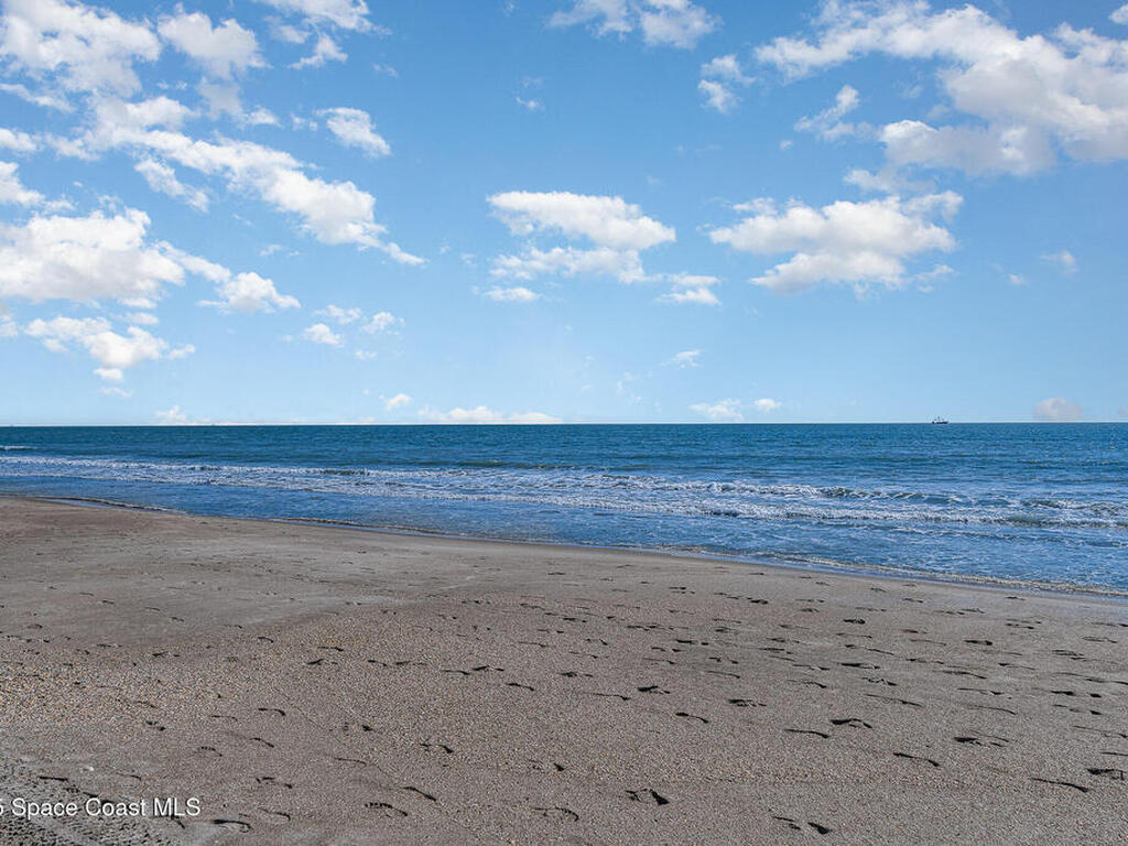 2515 S Atlantic Avenue, Cocoa Beach, FL 32931