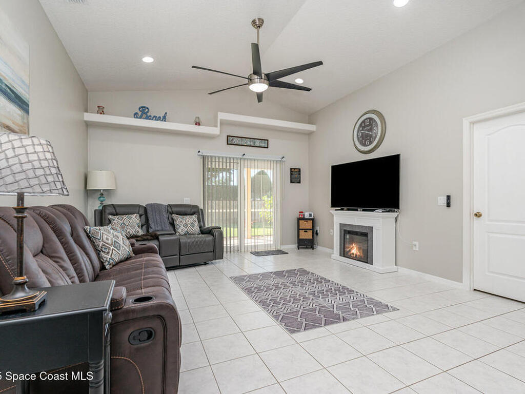 918 Pine Creek Circle, Palm Bay, FL 32905