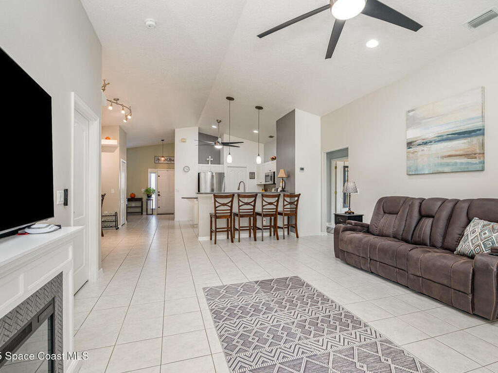 918 Pine Creek Circle, Palm Bay, FL 32905