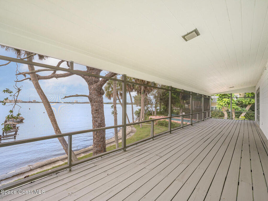 327 S Tropical Trail, Merritt Island, FL 32952