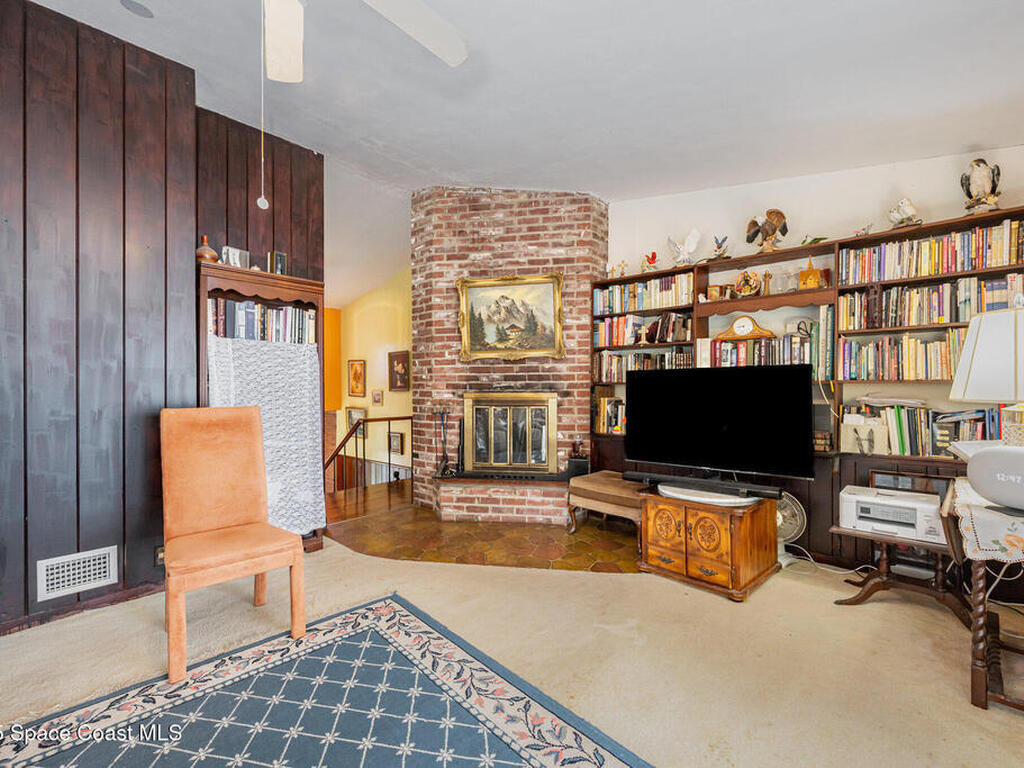 327 S Tropical Trail, Merritt Island, FL 32952